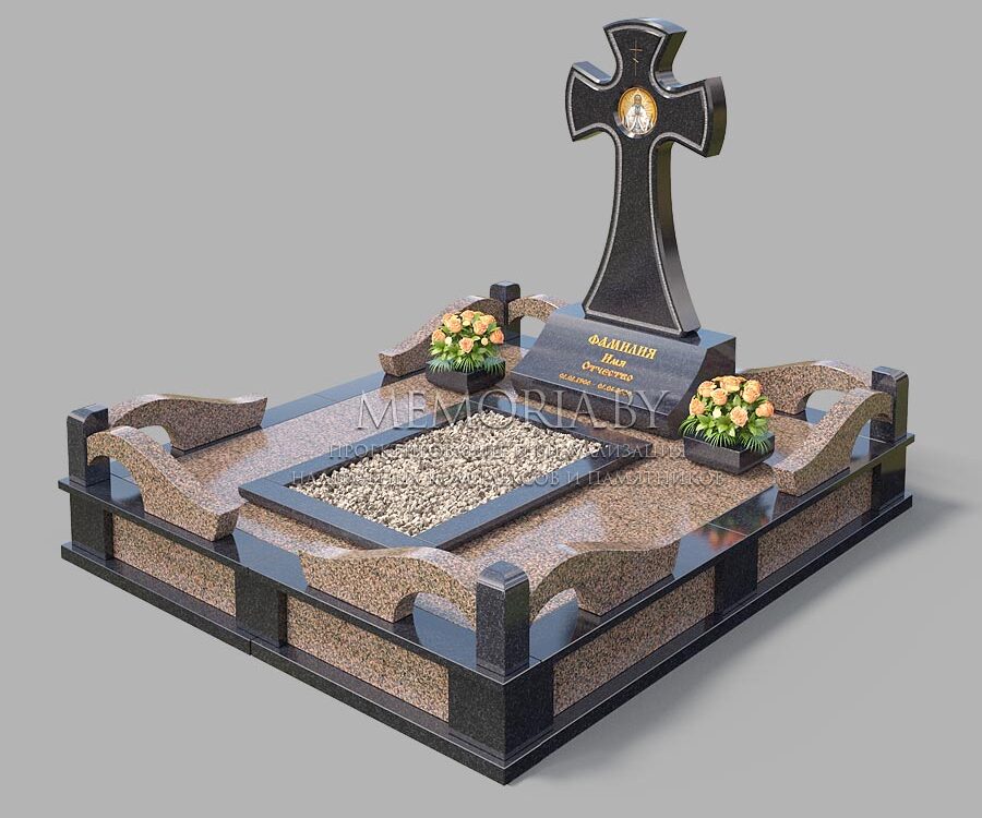 Резной надгробный памятник в форме креста. Фигурная гранитная ограда.